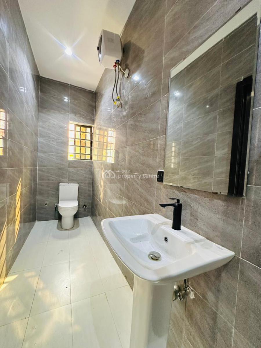 Neatly Built 3 Bedrooms Apartment with Elevator, Lekki Phase 1, Lekki, Lagos, Flat / Apartment for Rent