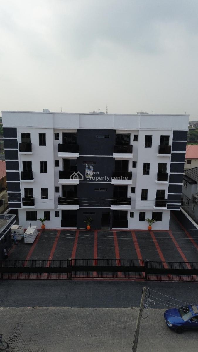 Neatly Built 3 Bedroom Apartment with Elevator & Bq, Lekki Phase 1, Lekki, Lagos, Flat / Apartment for Rent