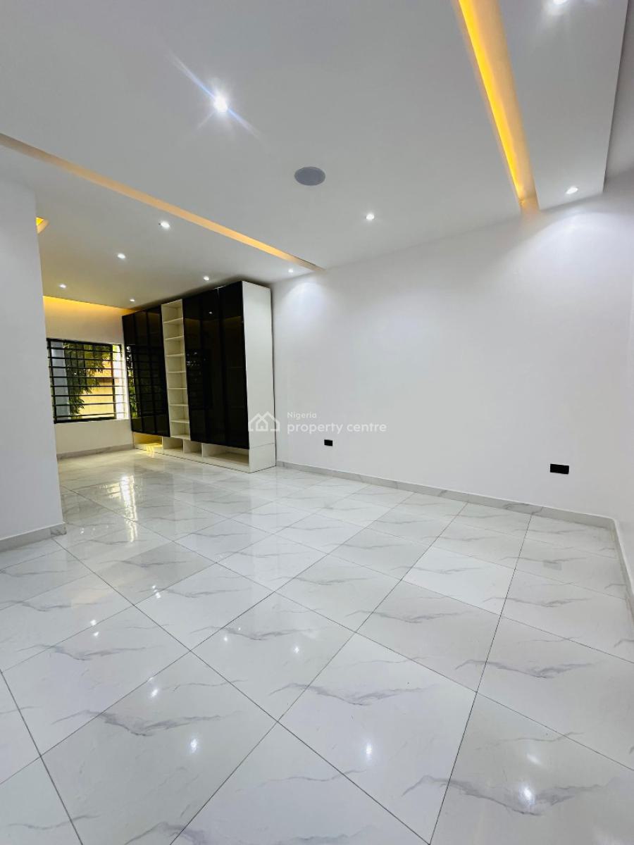 Neatly Built 3 Bedroom Apartment with Elevator & Bq, Lekki Phase 1, Lekki, Lagos, Flat / Apartment for Rent