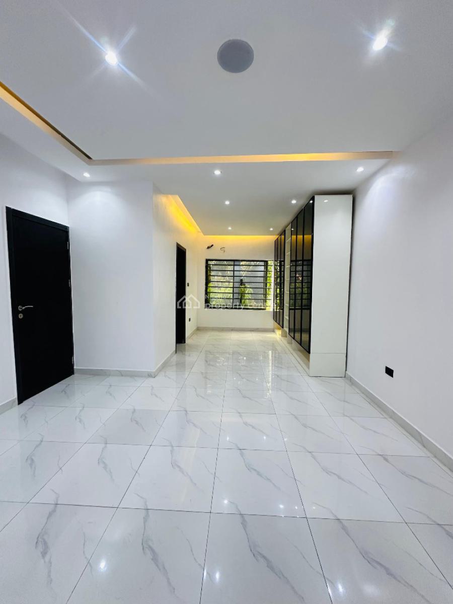 Neatly Built 3 Bedroom Apartment with Elevator & Bq, Lekki Phase 1, Lekki, Lagos, Flat / Apartment for Rent