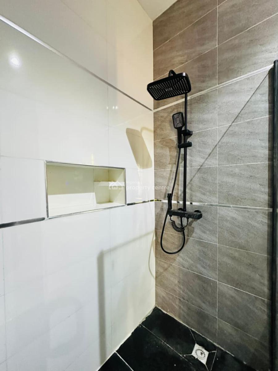 Neatly Built 3 Bedroom Apartment with Elevator & Bq, Lekki Phase 1, Lekki, Lagos, Flat / Apartment for Rent