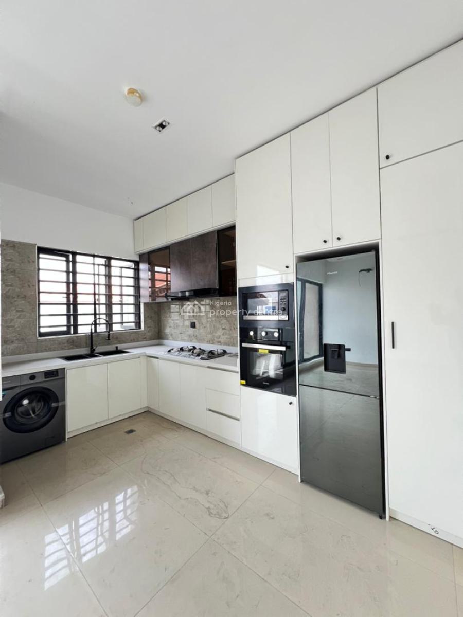 Spacious 2 Bedroom Apartment with and Elevator, Lekki Phase 1, Lekki, Lagos, House for Sale