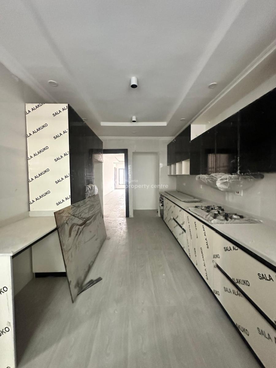 Beautifully Built 4 Bedroom Apartment with Bq & Elevator, Lekki Phase 1, Lekki, Lagos, Flat / Apartment for Sale