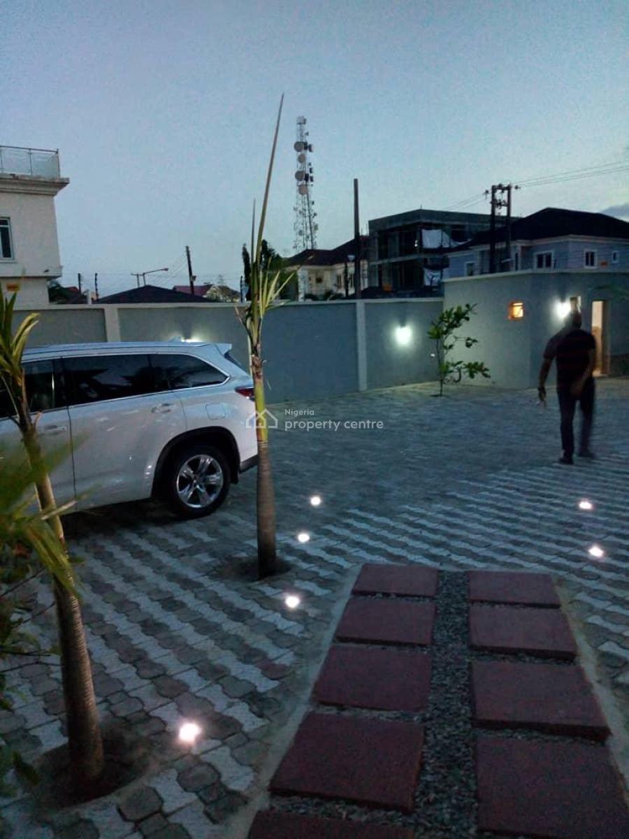 Block of 8 Units of 3-bedroom Flats, Each with Bq, Sitting on 1,400sqm, Lekki Phase 1, Lekki, Lagos, Block of Flats for Sale