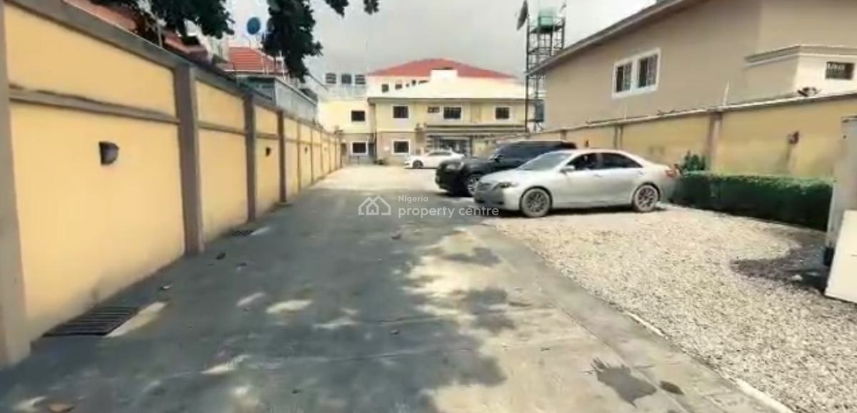 32 Fully En-suite Guest Rooms 	-	Standby Generator with 24/7 Power Sup, Ikeja Gra, Ikeja, Lagos, Hotel / Guest House for Rent