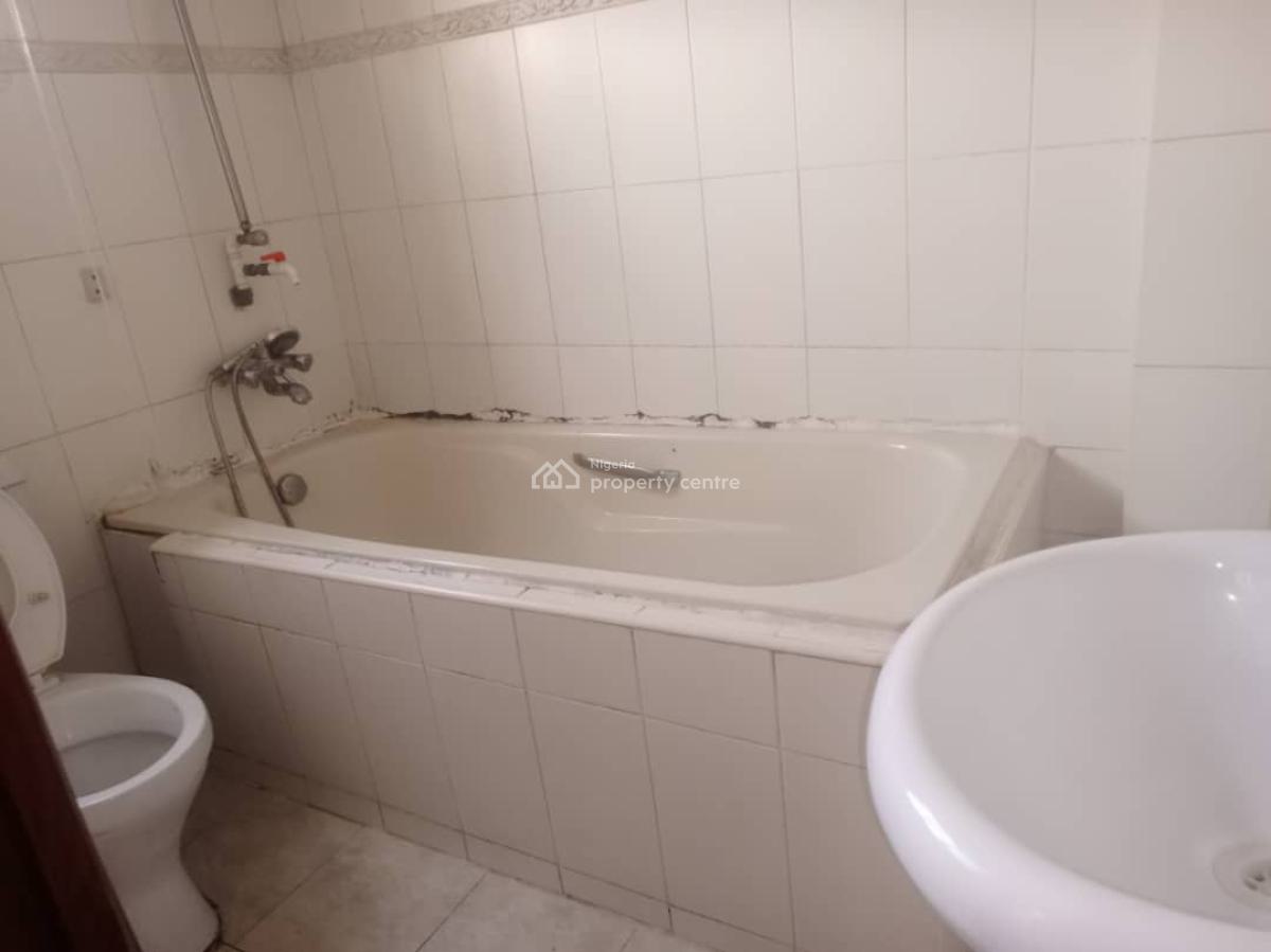Well Maintained 3 Bedroom Flat, Igboefon, Lekki, Lagos, House for Rent