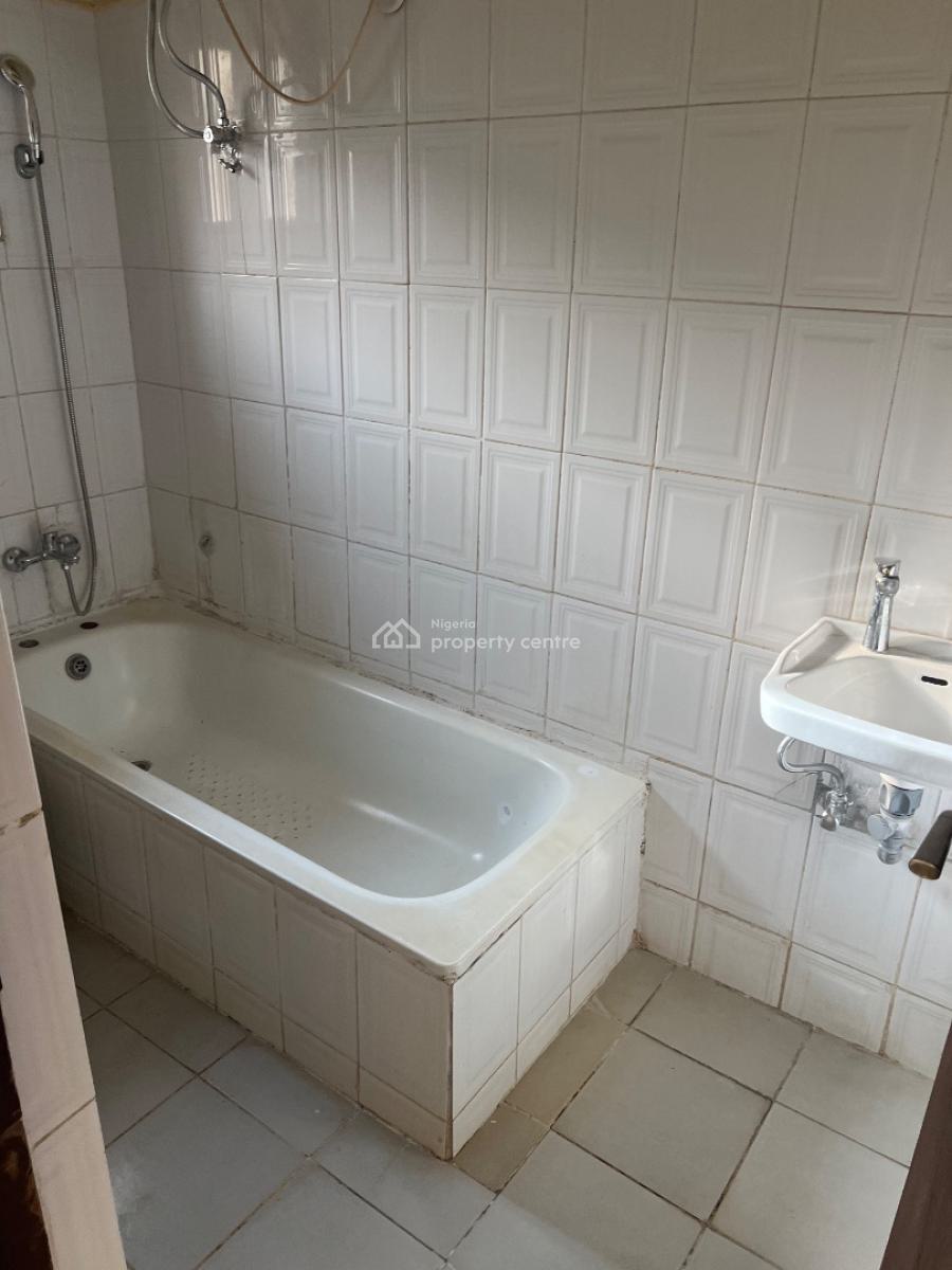 Nice 3 Bedroom Flat, Ground Floor, 3 Toilet, By Nicon Maitama Bridgr, Katampe, Abuja, Flat / Apartment for Rent