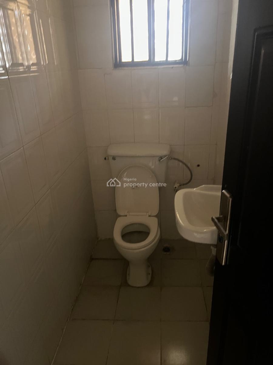 Nice 3 Bedroom Flat, Ground Floor, 3 Toilet, By Nicon Maitama Bridgr, Katampe, Abuja, Flat / Apartment for Rent