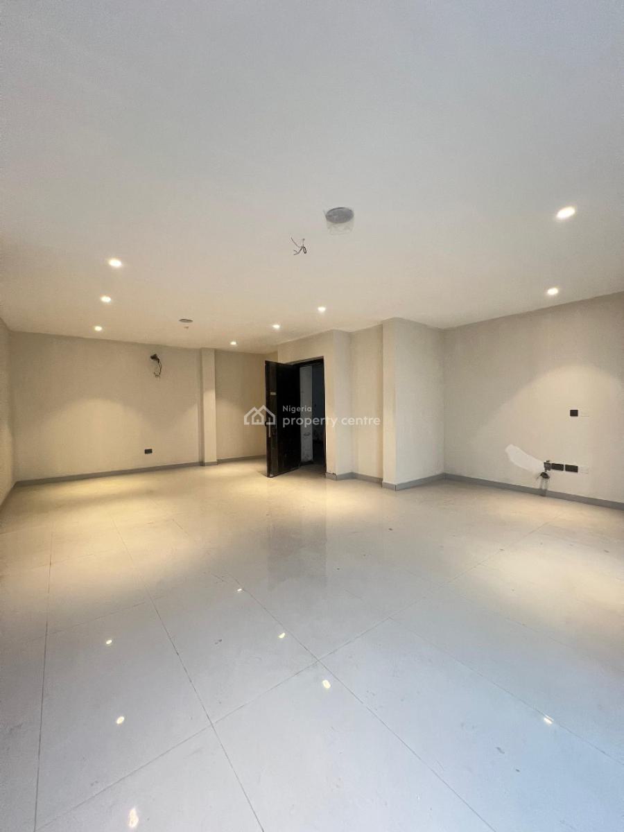 Spacious 2 Bedroom Apartment with and Elevator Suitable for Investment, Lekki Phase 1, Lekki, Lagos, Flat / Apartment for Sale