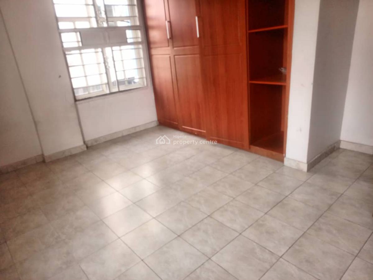 Well Maintained 3 Bedroom Flat, Idado Estate, Igbo Efon, Lekki, Lagos, Flat / Apartment for Rent