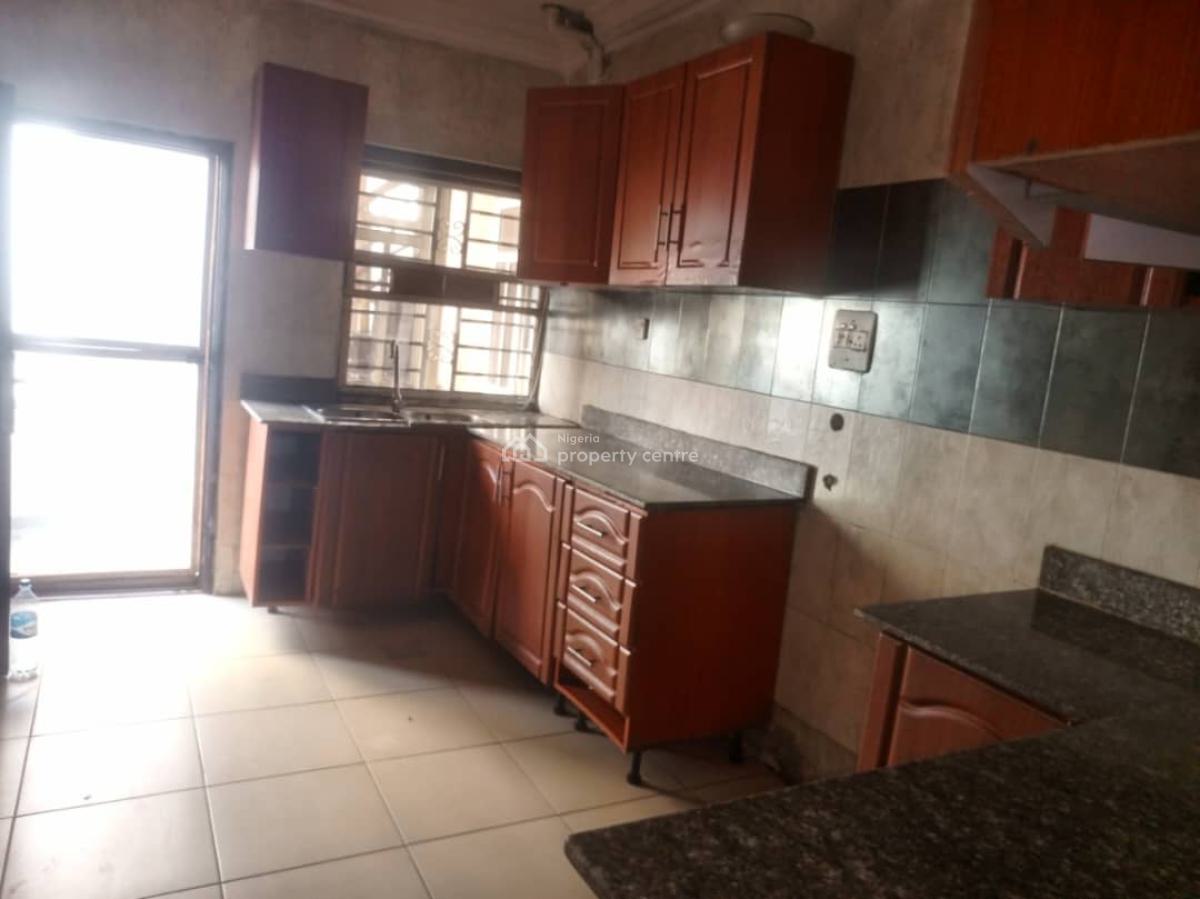 Well Maintained 3 Bedroom Flat, Idado Estate, Igbo Efon, Lekki, Lagos, Flat / Apartment for Rent