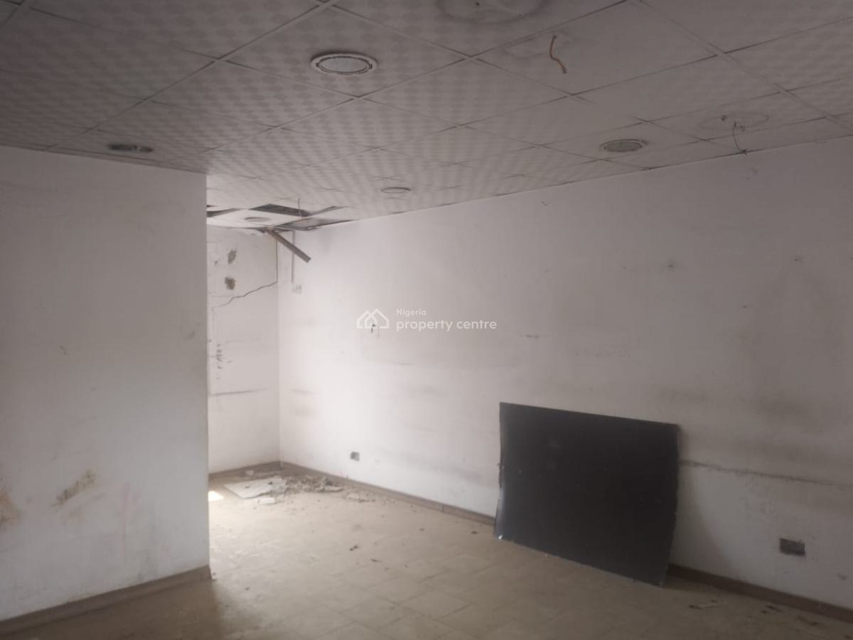 7bedroom Detached Duplex + B.qs on 1,400 Sqm Landspace., Ikeja Gra, Ikeja, Lagos, Detached Duplex for Rent