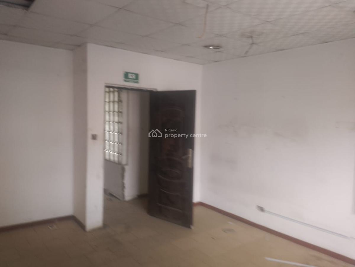 7bedroom Detached Duplex + B.qs on 1,400 Sqm Landspace., Ikeja Gra, Ikeja, Lagos, Detached Duplex for Rent