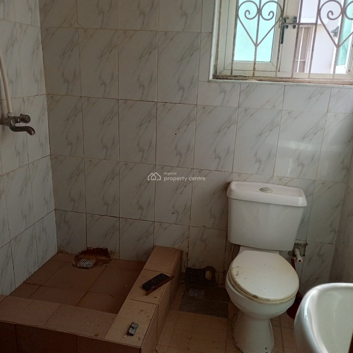 Spacious and Sharp 3bedroom Apartment, Mobil Road, Ilaje, Ajah, Lagos, Flat / Apartment for Rent