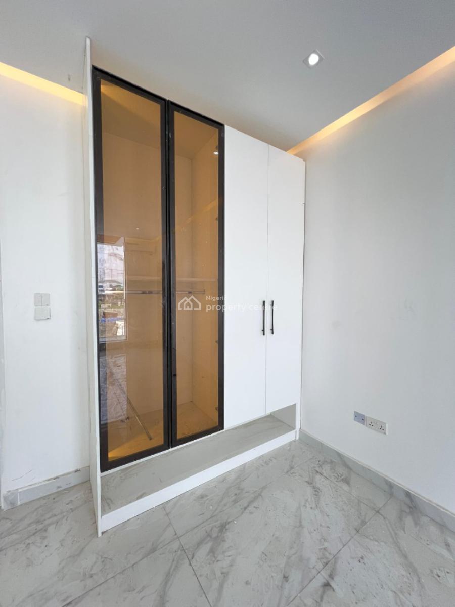 Spacious 2 Bedroom Apartment with and Elevator and Swimming Pool, Lekki Phase 1, Lekki, Lagos, Block of Flats for Sale