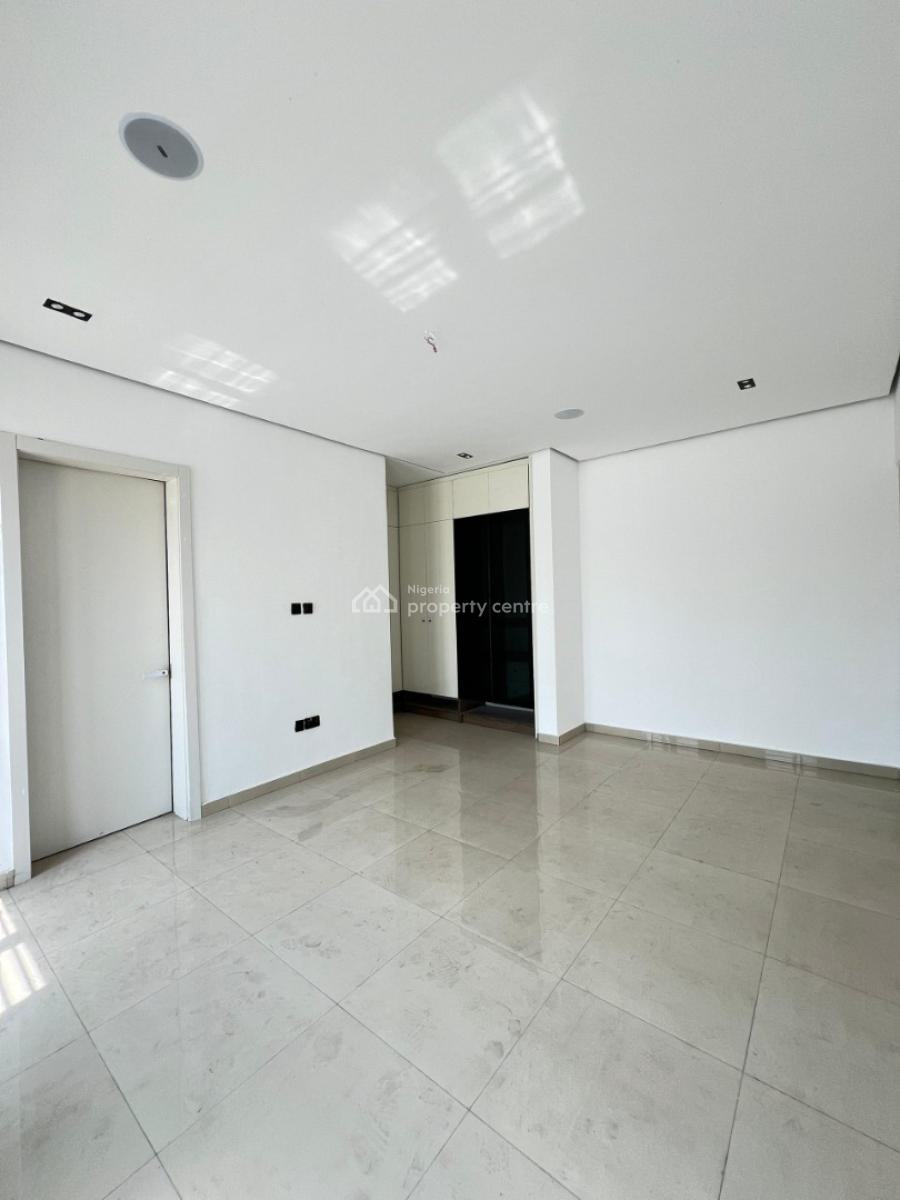 Spacious 2 Bedroom Apartment with and Elevator, Swimming Pool and Gym, Lekki Phase 1, Awoyaya, Ibeju Lekki, Lagos, Block of Flats for Sale