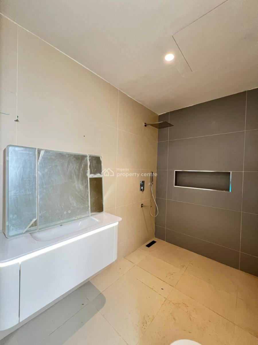 Spacious 2 Bedroom Apartment with and Elevator Suitable for Investment, Lekki Phase 1, Lekki, Lagos, Block of Flats for Sale