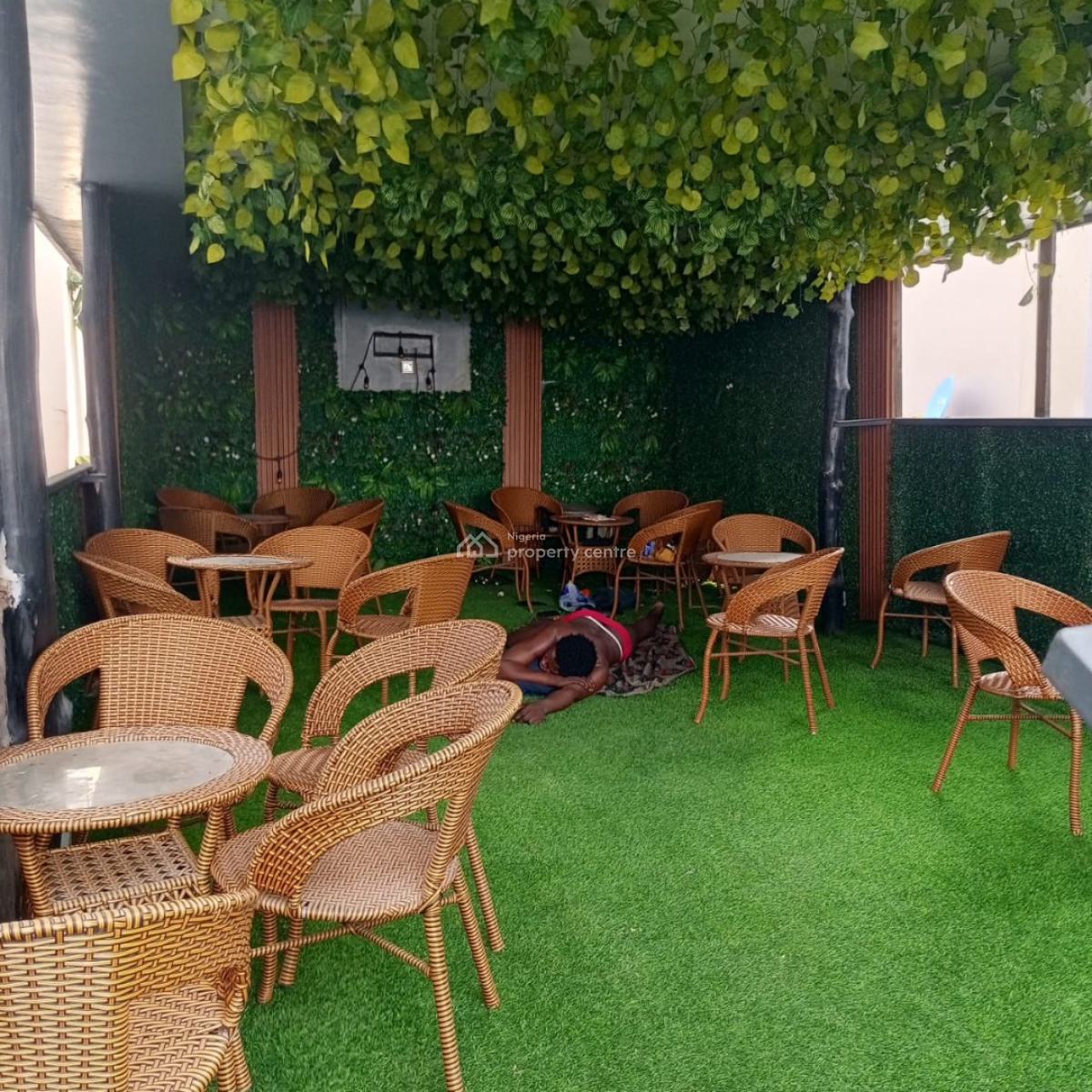 Standard Hotel, Mobil Road, Ajah, Lagos, Hotel / Guest House for Rent