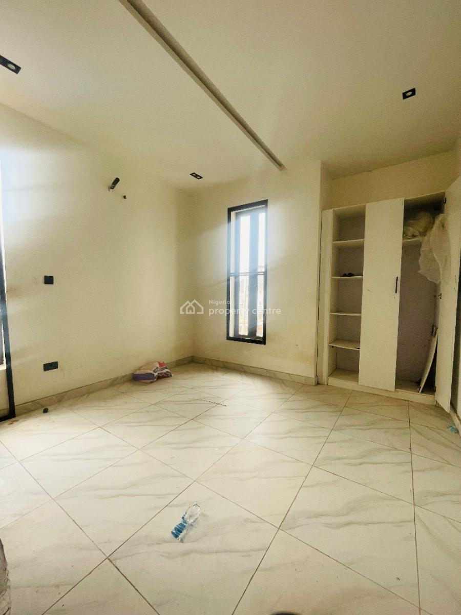 Well Spacious 2 Bedroom Apartment, Ologolo, Lekki, Lagos, Flat / Apartment for Rent