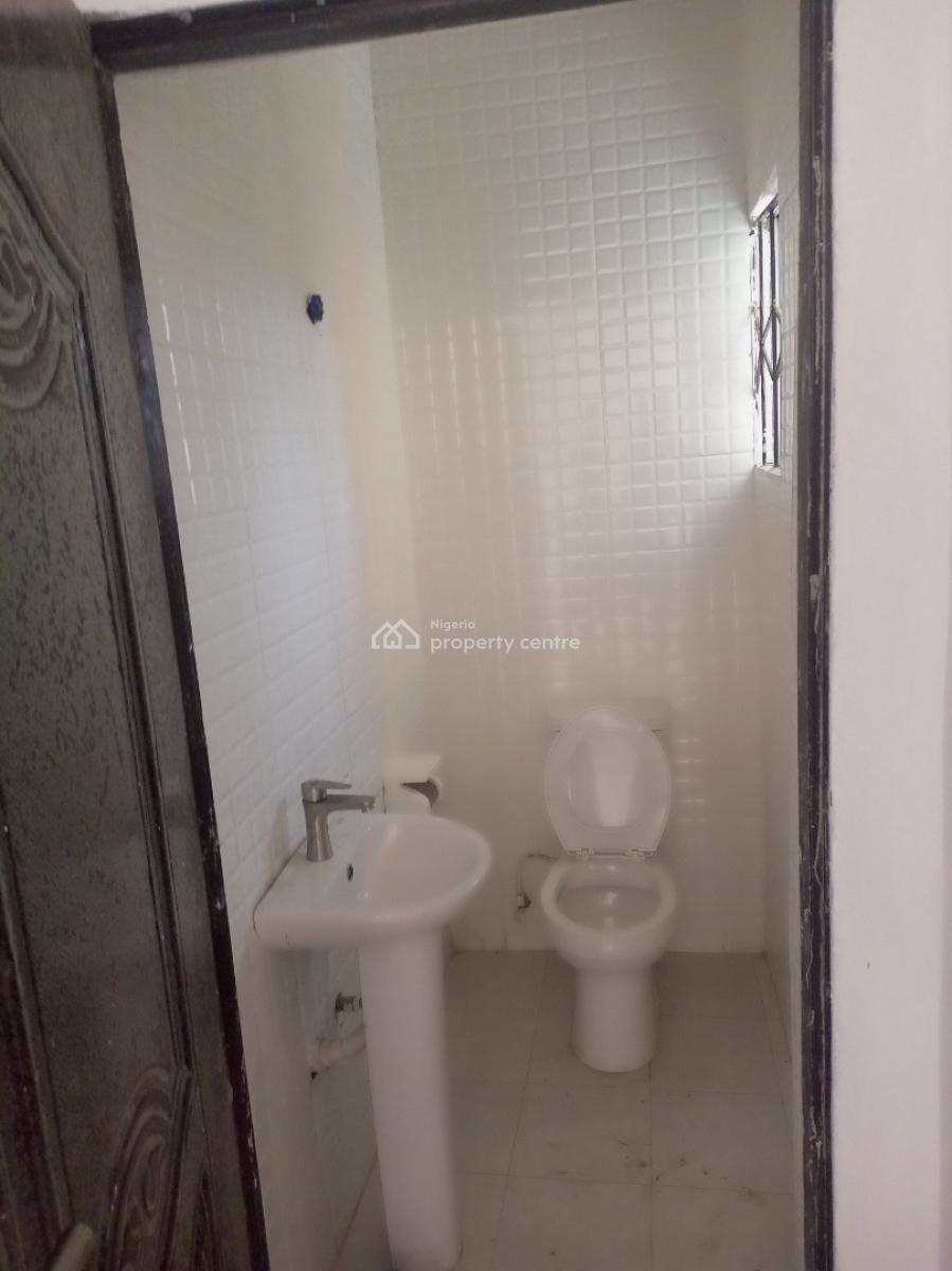 3 Bedroom Flat Available, 45 Kesinro Street Muniru Estate Ogombo Road, Ogombo, Ajah, Lagos, Flat / Apartment for Rent