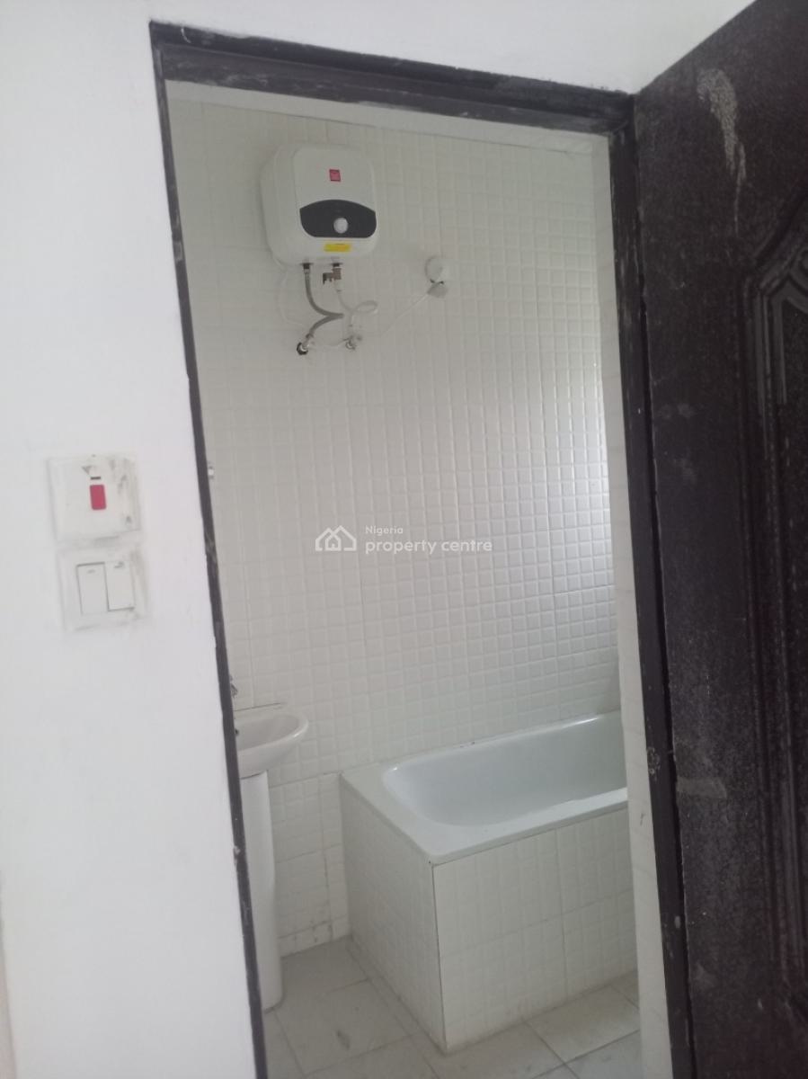 3 Bedroom Flat Available, 45 Kesinro Street Muniru Estate Ogombo Road, Ogombo, Ajah, Lagos, Flat / Apartment for Rent