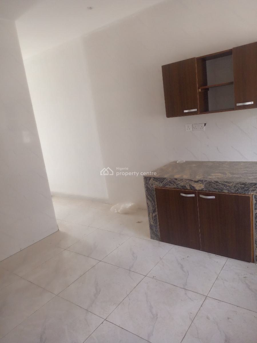 3 Bedroom Flat Available, 45 Kesinro Street Muniru Estate Ogombo Road, Ogombo, Ajah, Lagos, Flat / Apartment for Rent