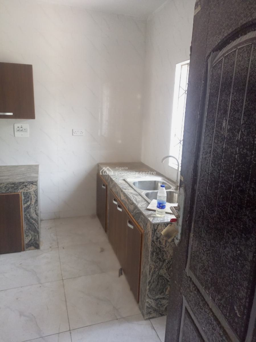 3 Bedroom Flat Available, 45 Kesinro Street Muniru Estate Ogombo Road, Ogombo, Ajah, Lagos, Flat / Apartment for Rent