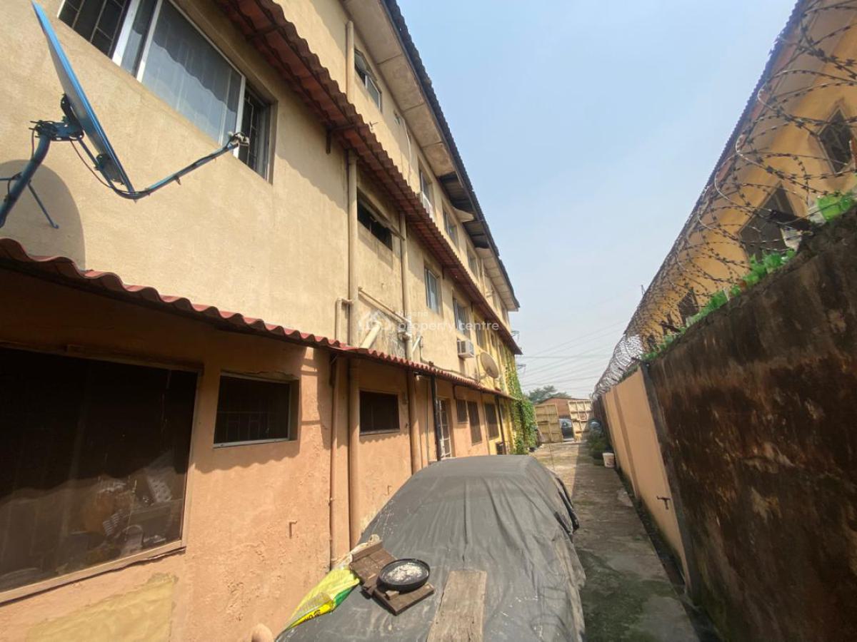 800 Sqm Residential Land with 5 Flats Building on 3 Floors Available, Surulere Road, Animashaun, Surulere, Lagos, Block of Flats for Sale