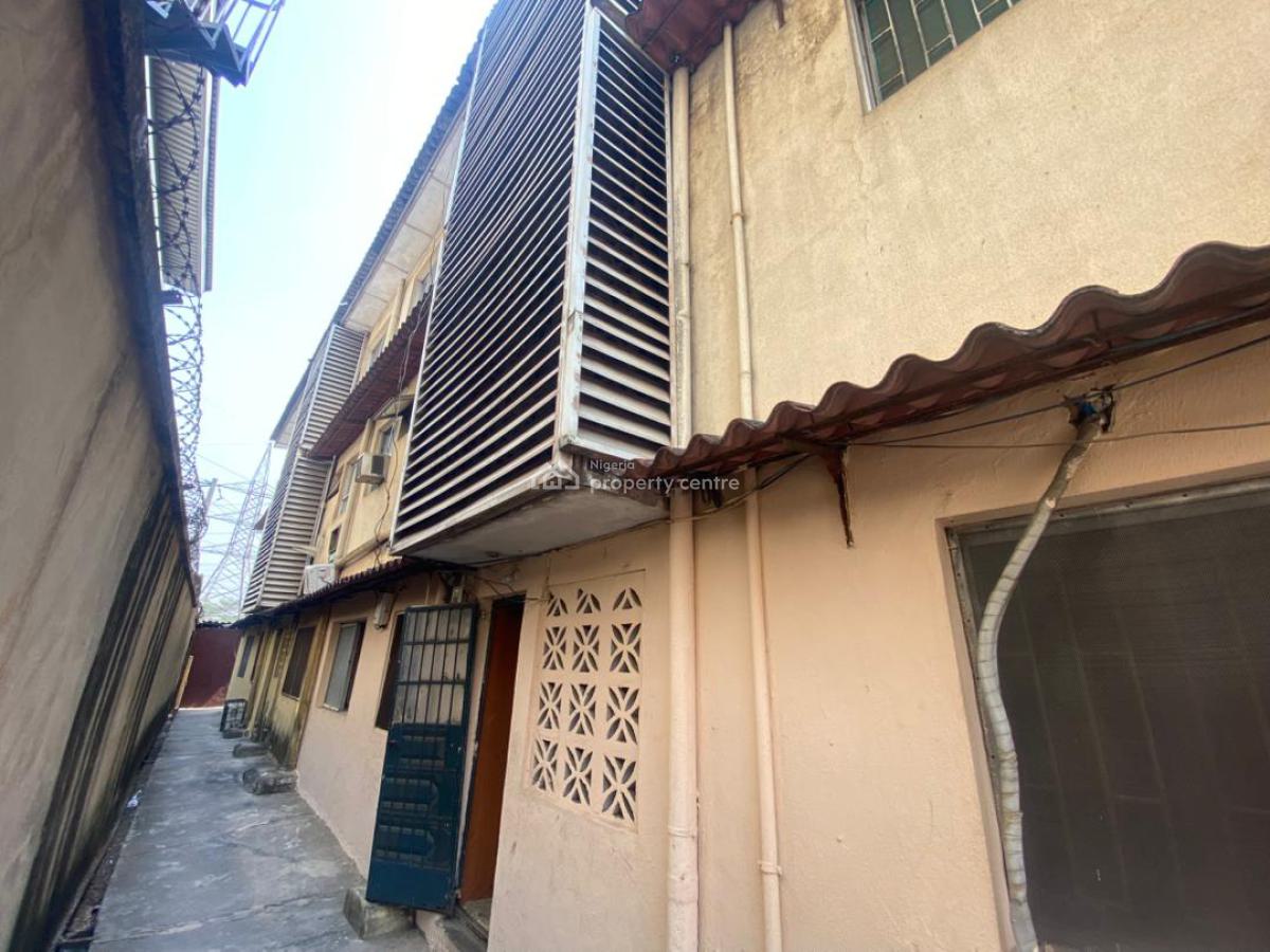 800 Sqm Residential Land with 5 Flats Building on 3 Floors Available, Surulere Road, Animashaun, Surulere, Lagos, Block of Flats for Sale