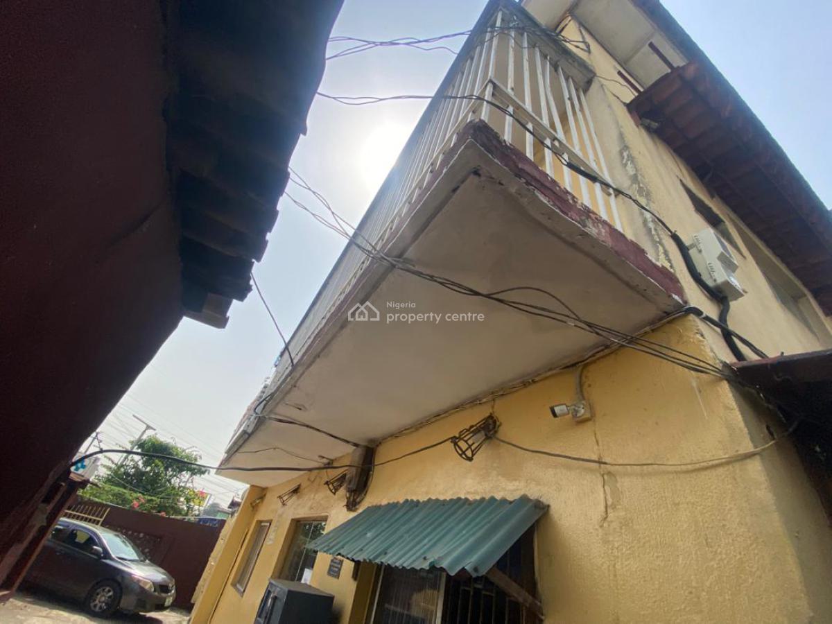 800 Sqm Residential Land with 5 Flats Building on 3 Floors Available, Surulere Road, Animashaun, Surulere, Lagos, Block of Flats for Sale
