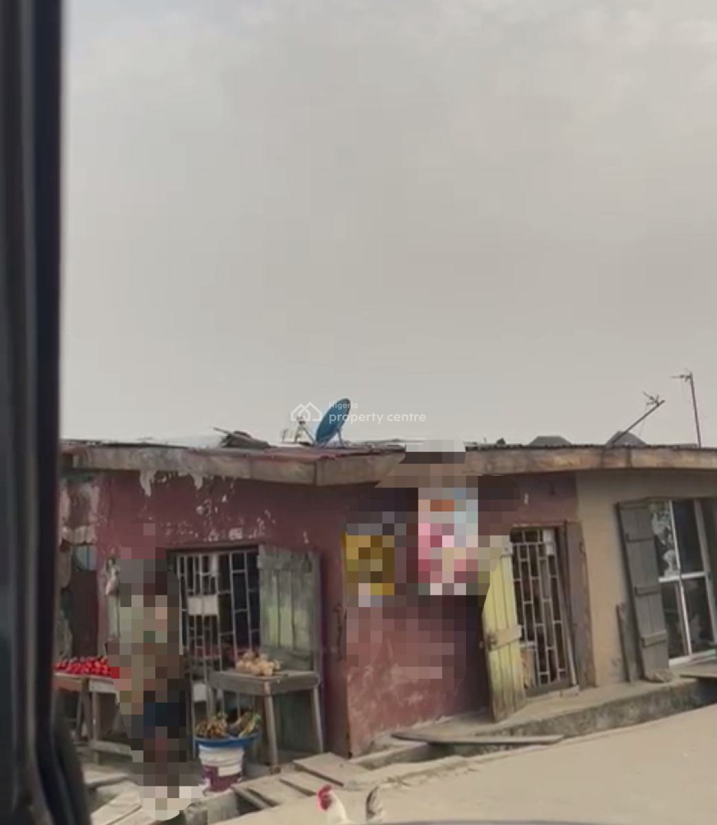 Corner-piece Bungalow on a Full Plof of Land, Ijesha, Surulere, Lagos, Detached Bungalow for Sale