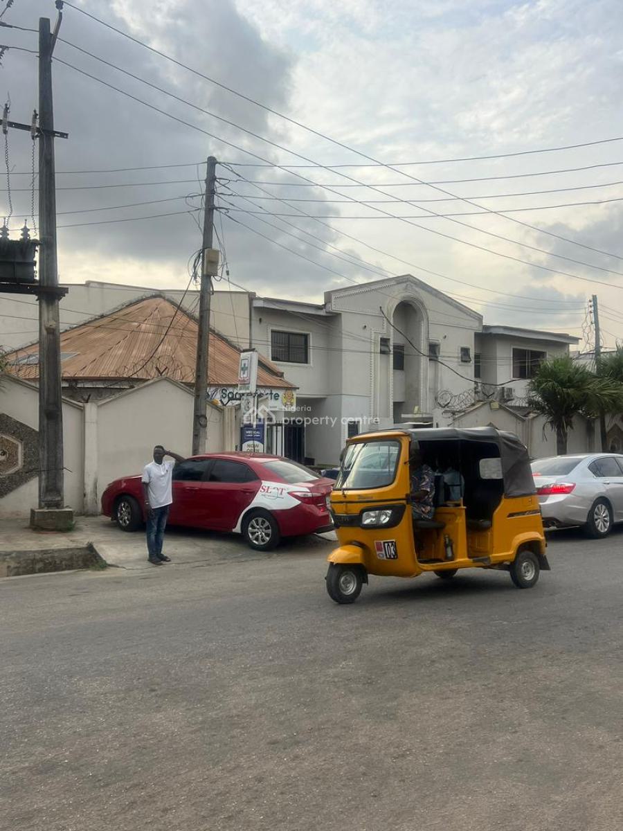 Renovatable Corner Piece Sitting on 950sqm Within Secured Zone, Gra Phase 1, Magodo, Lagos, Detached Duplex for Sale