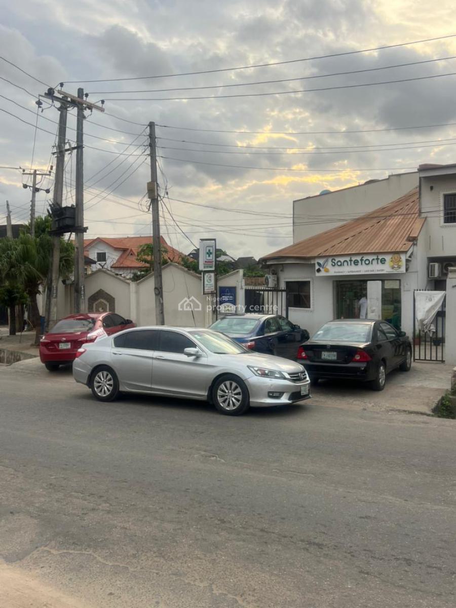 Renovatable Corner Piece Sitting on 950sqm Within Secured Zone, Gra Phase 1, Magodo, Lagos, Detached Duplex for Sale