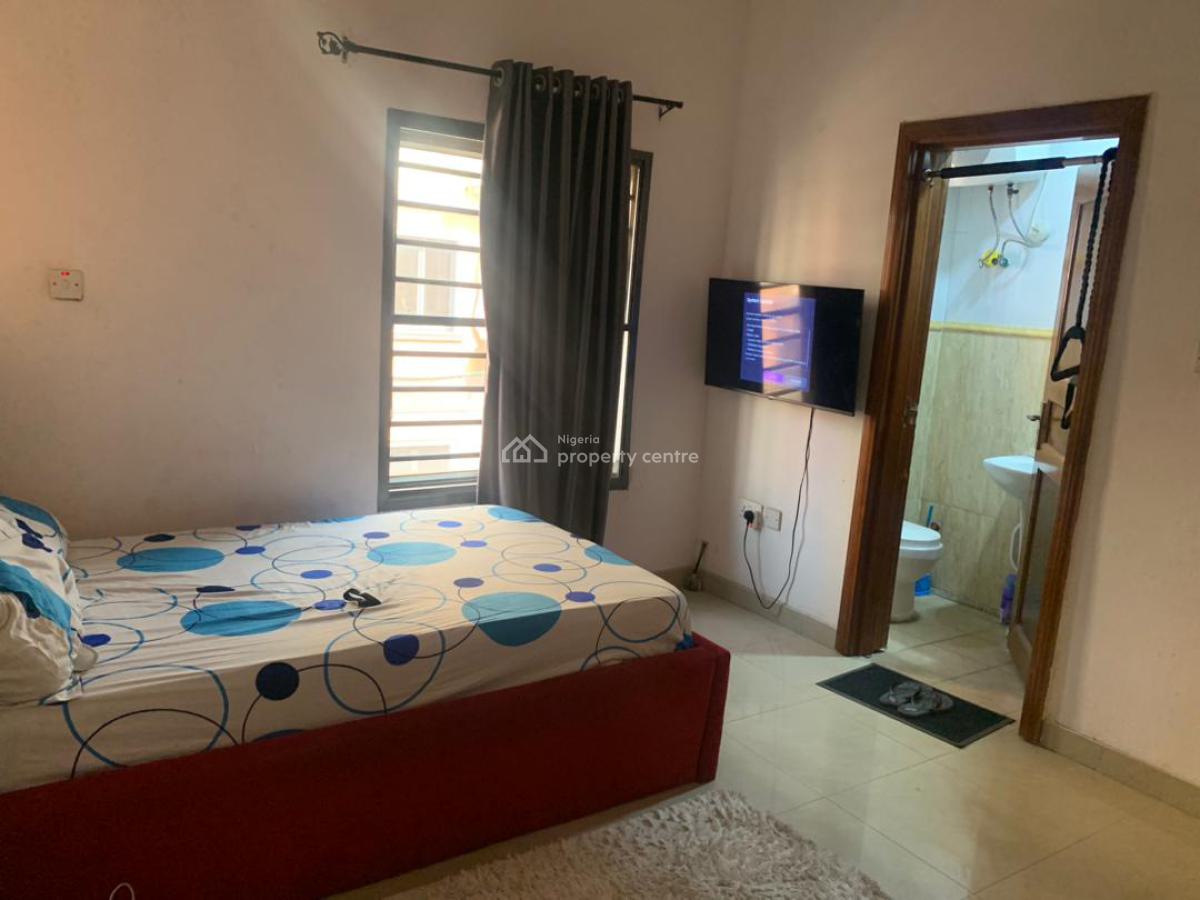 Spacious and Funished Room in a Flat, De Rock Street, Lekki Phase 1, Lekki, Lagos, Self Contain (single Rooms) for Rent