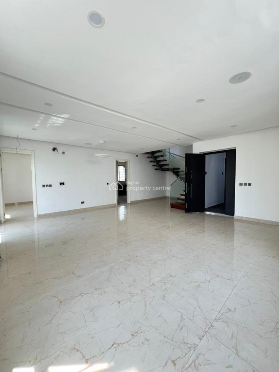 Elegantly Built 4 Bedrooms Maisonette in a Serene Location, Lekki Phase 1, Lekki, Lagos, Flat / Apartment for Sale
