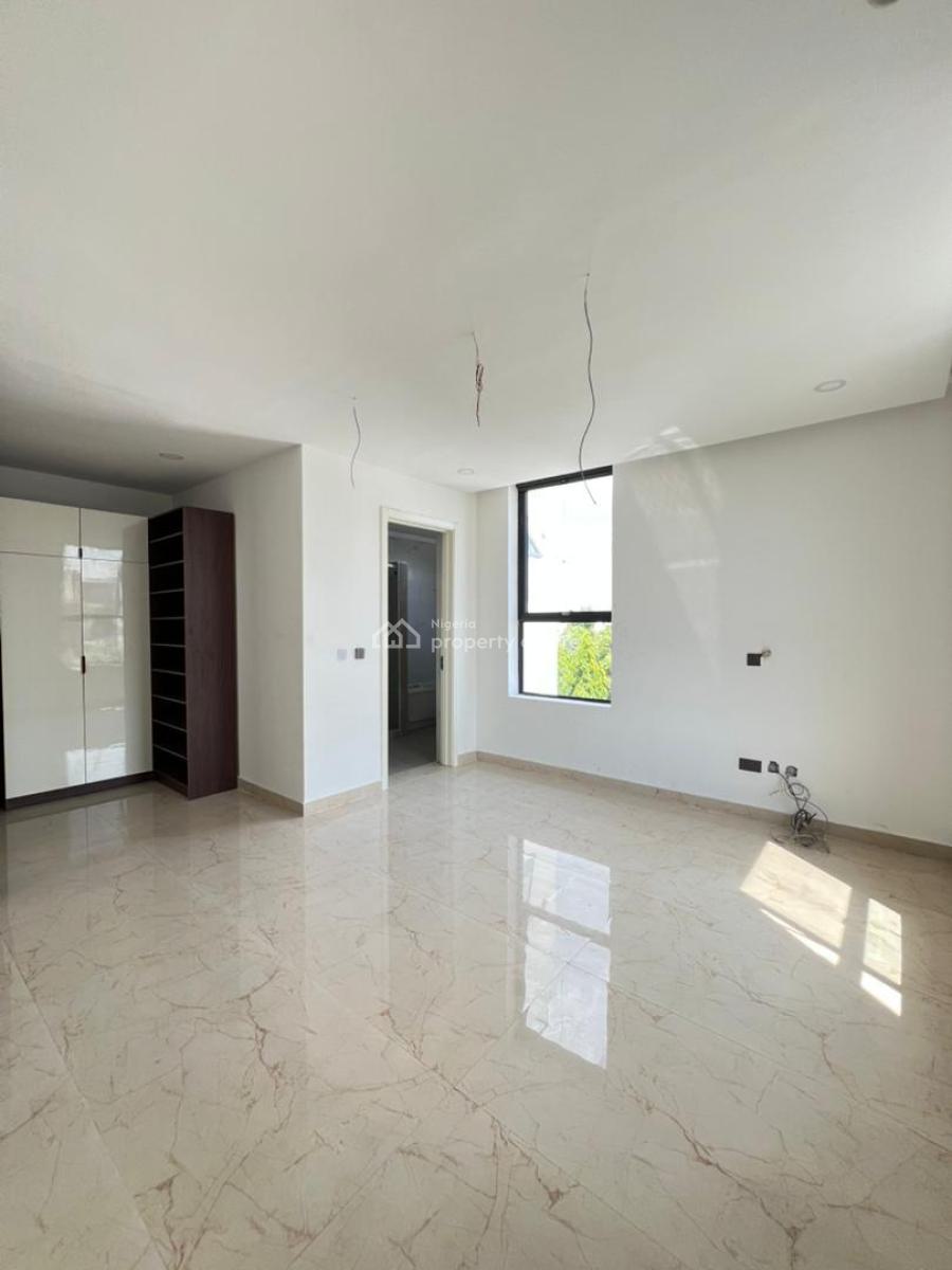 Elegantly Built 4 Bedrooms Maisonette in a Serene Location, Lekki Phase 1, Lekki, Lagos, Flat / Apartment for Sale