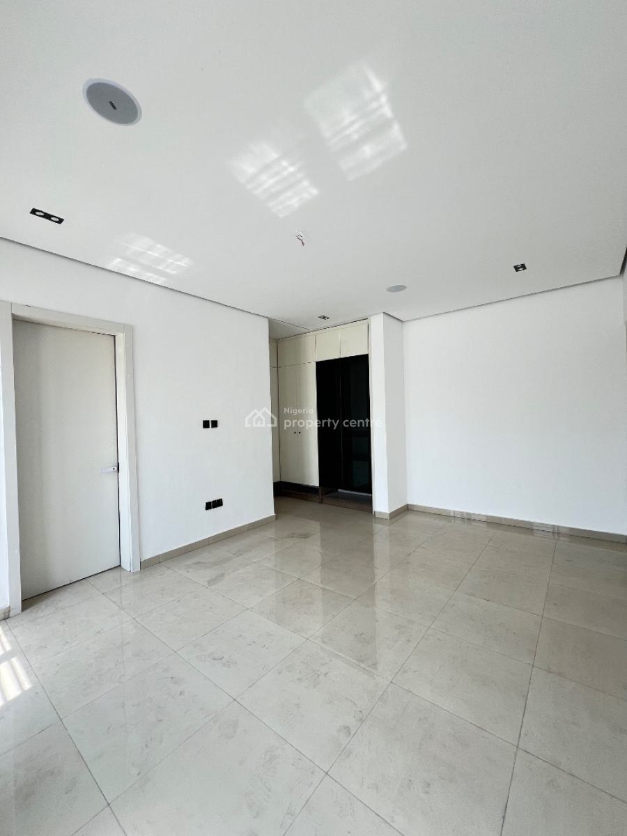 Spacious 2 Bedrooms Apartment with and Elevator, Swimming Pool and Gym, Lekki Phase 1, Lekki, Lagos, Flat / Apartment for Sale