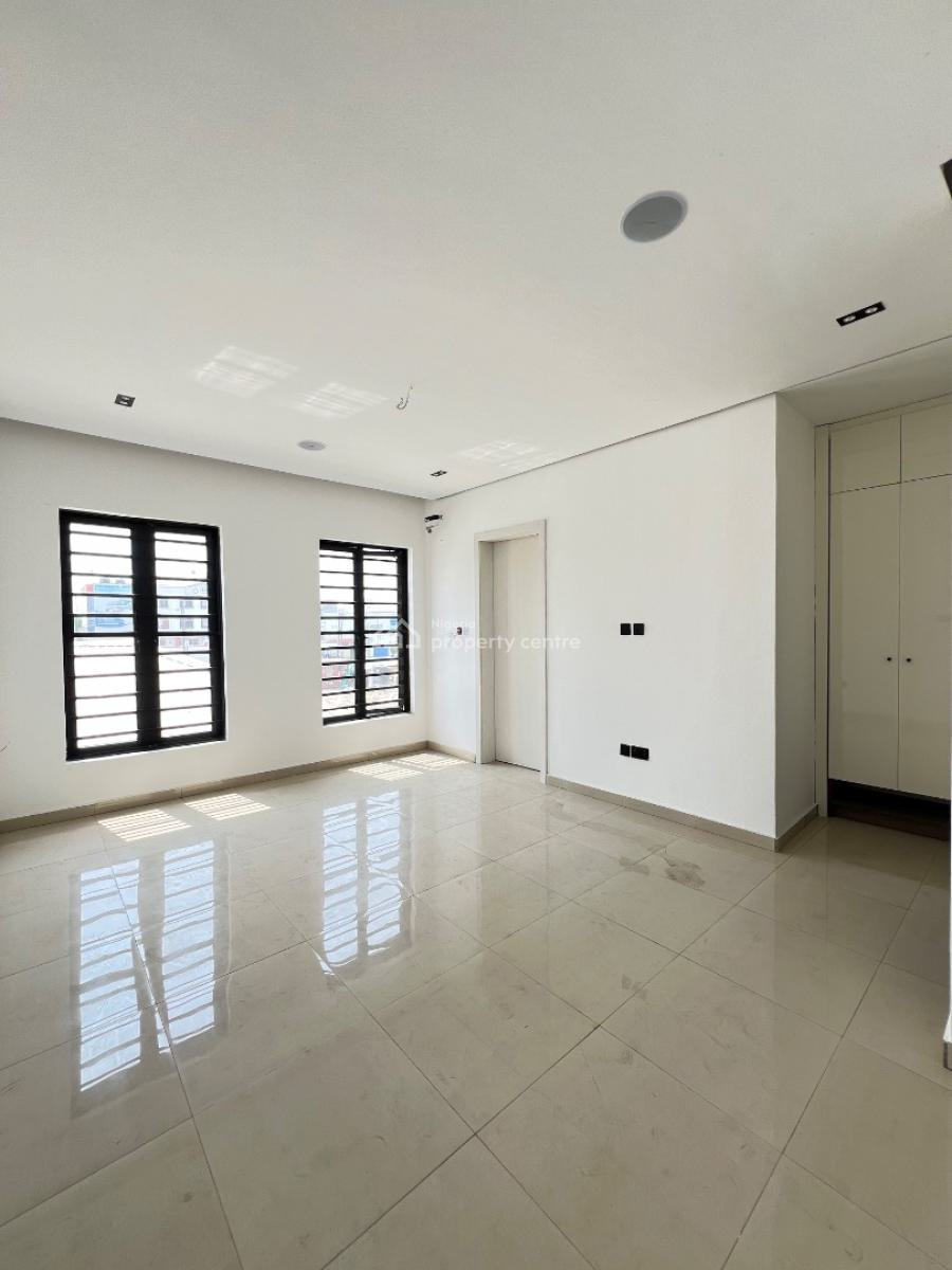 Spacious 2 Bedrooms Apartment with and Elevator, Swimming Pool and Gym, Lekki Phase 1, Lekki, Lagos, Flat / Apartment for Sale