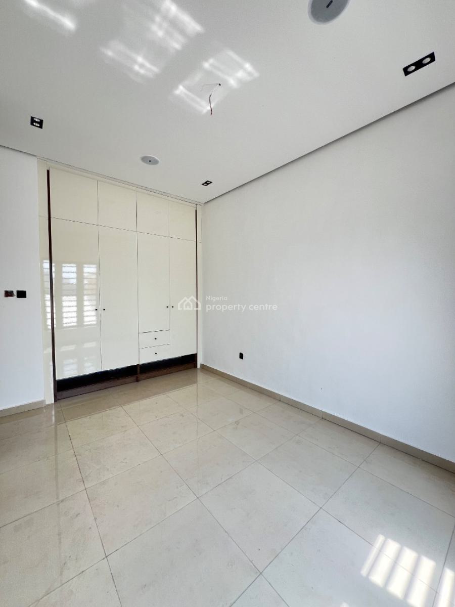 Spacious 2 Bedrooms Apartment with and Elevator, Swimming Pool and Gym, Lekki Phase 1, Lekki, Lagos, Flat / Apartment for Sale