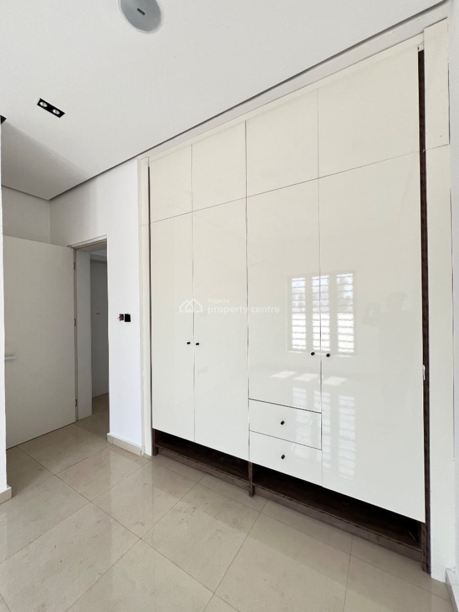 Spacious 2 Bedrooms Apartment with and Elevator, Swimming Pool and Gym, Lekki Phase 1, Lekki, Lagos, Flat / Apartment for Sale