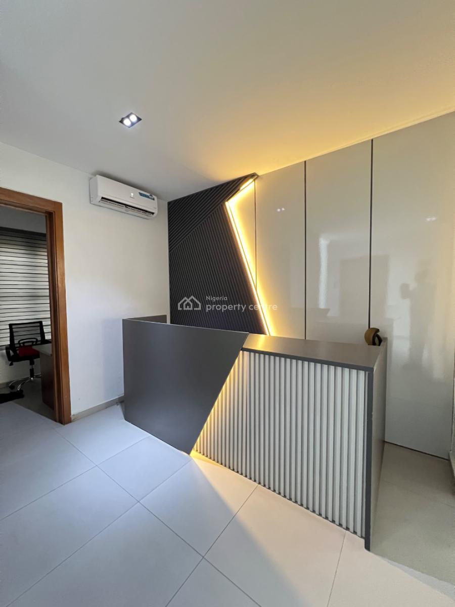 Spacious 2 Bedrooms Apartment with and Elevator, Swimming Pool and Gym, Lekki Phase 1, Lekki, Lagos, Flat / Apartment for Sale