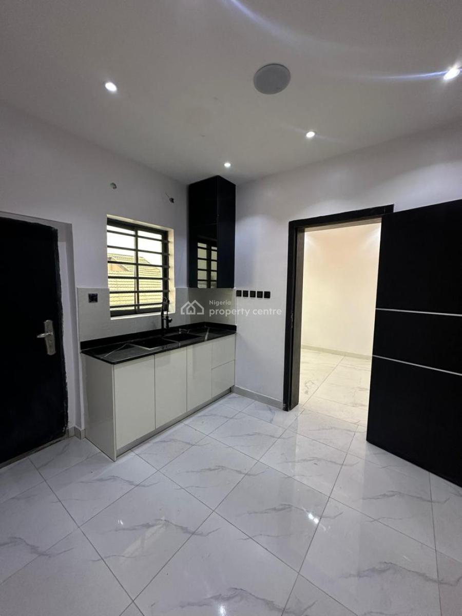 Brand New 3 Bedrooms Apartment with Bq, Lekki Phase 1, Lekki, Lagos, Flat / Apartment for Rent