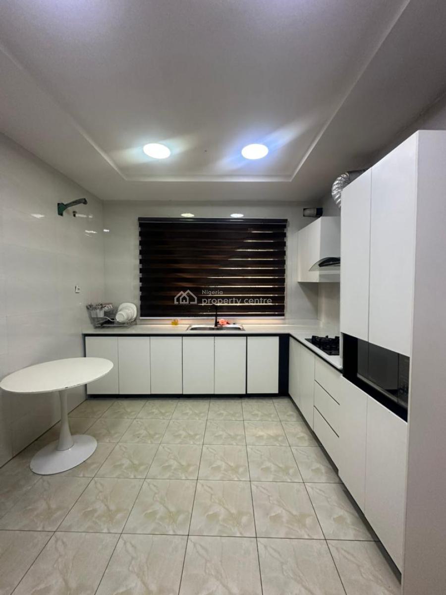 Well Maintained 3 Bedrooms Apartment, Lekki Phase 1, Lekki, Lagos, Flat / Apartment for Rent