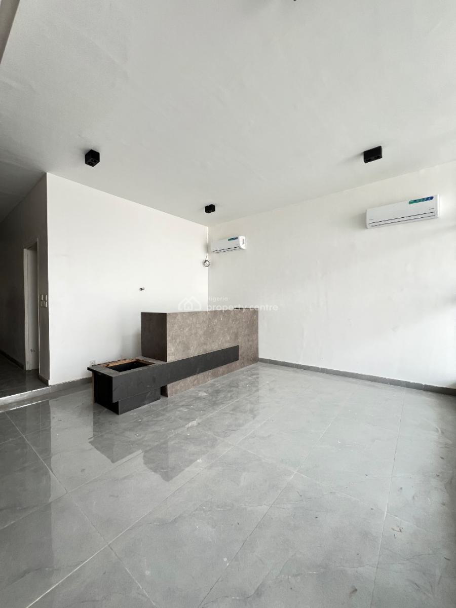 Spacious 2 Bedrooms Apartment with and Elevator and Swimming Pool, Lekki Phase 1, Lekki, Lagos, Flat / Apartment for Sale