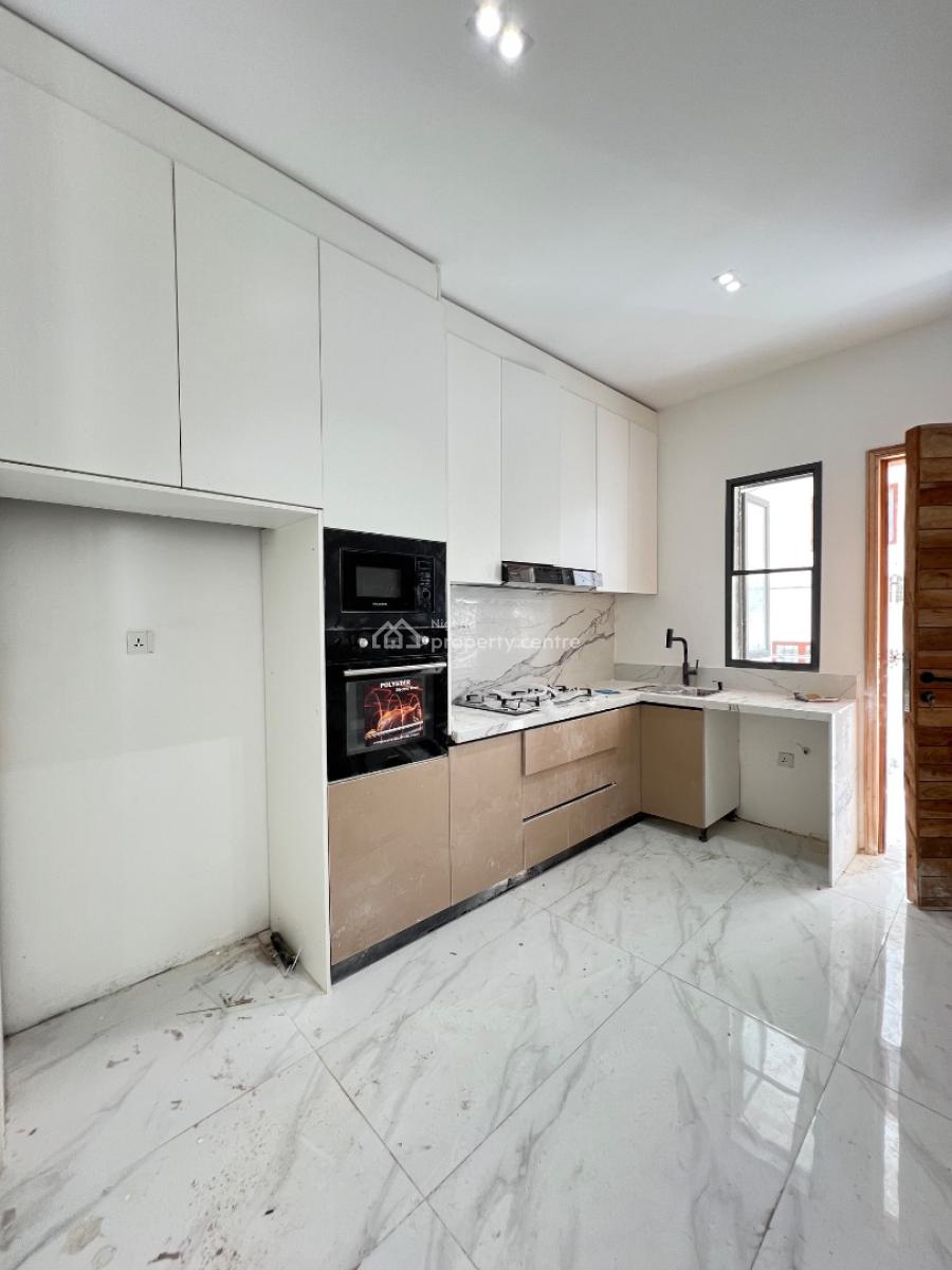 Spacious 2 Bedrooms Apartment with and Elevator and Swimming Pool, Lekki Phase 1, Lekki, Lagos, Flat / Apartment for Sale