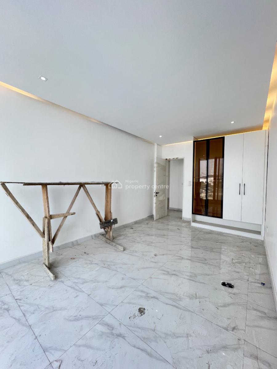 Spacious 2 Bedrooms Apartment with and Elevator and Swimming Pool, Lekki Phase 1, Lekki, Lagos, Flat / Apartment for Sale