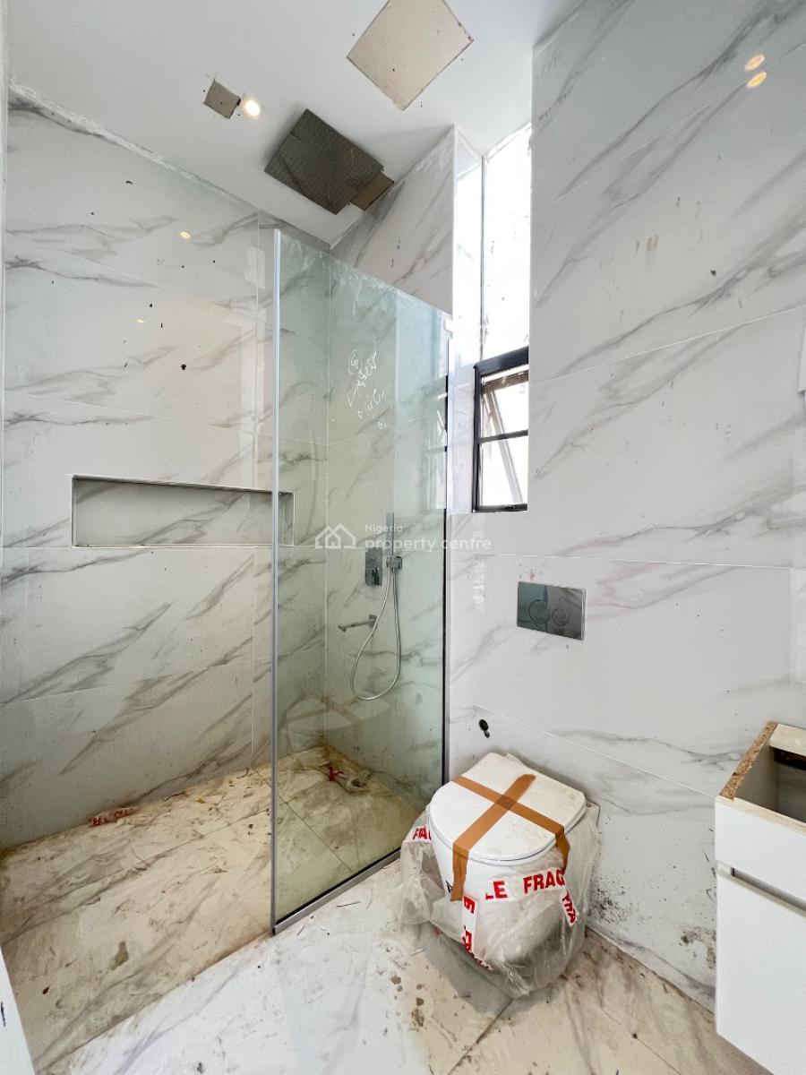 Spacious 2 Bedrooms Apartment with and Elevator and Swimming Pool, Lekki Phase 1, Lekki, Lagos, Flat / Apartment for Sale