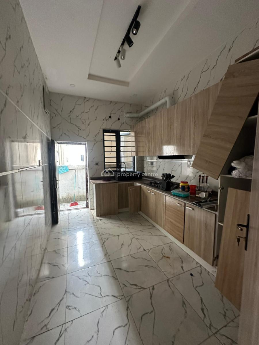 Well.maintained 3 Bedrooms Terraced Duplex, Ikota Gra, Ikota, Lekki, Lagos, Terraced Duplex for Rent