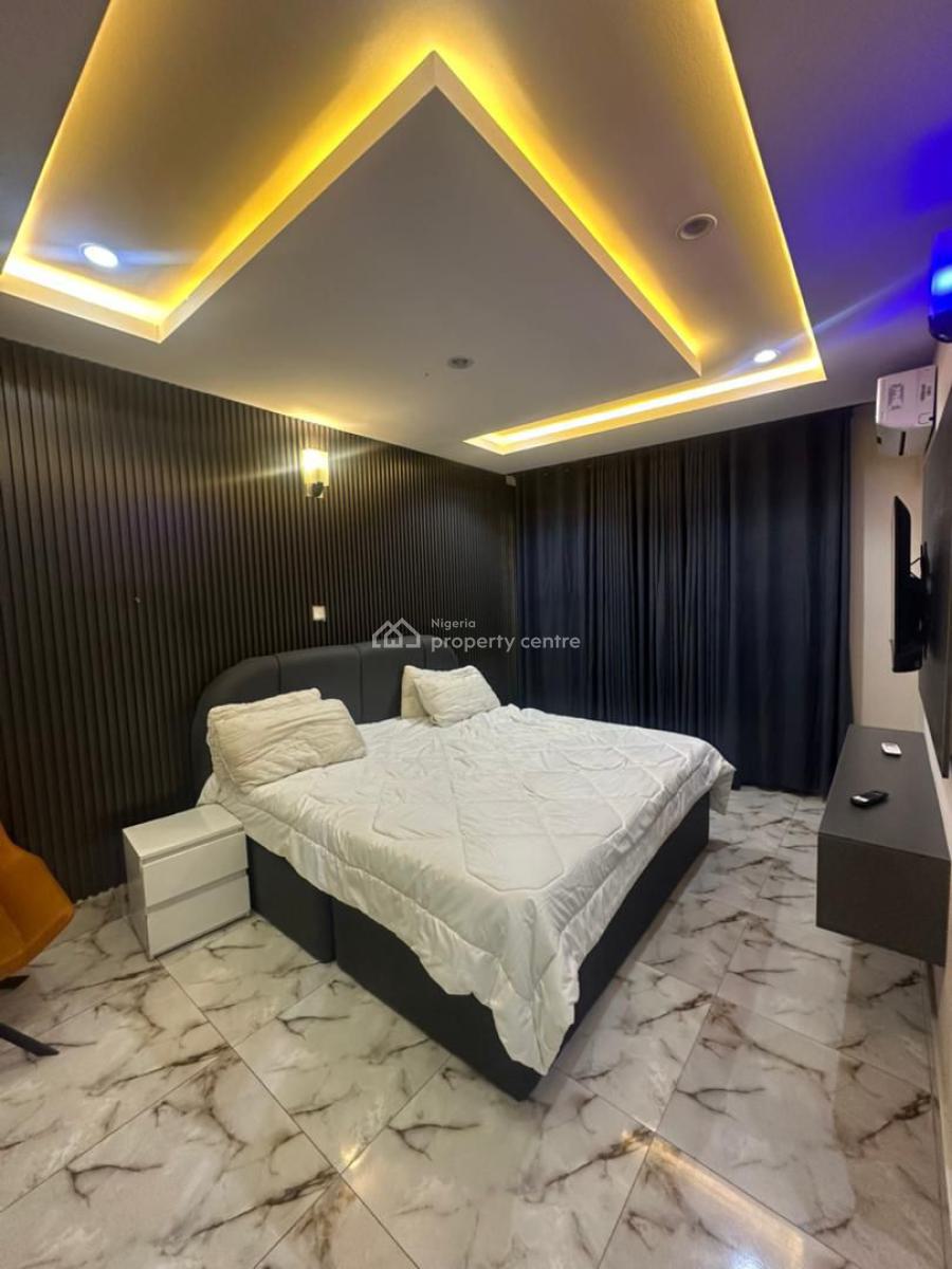 Well Maintained 3 Bedrooms Apartmemt, Lekki Phase 1, Lekki, Lagos, Flat / Apartment for Rent