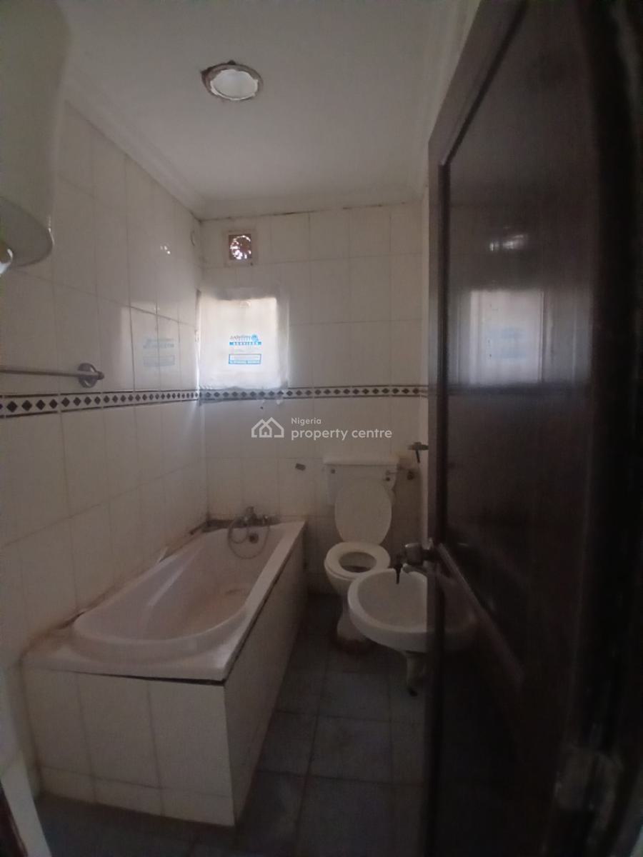 Spacious 3 Bedrooms, American International, Durumi, Abuja, Flat / Apartment for Rent
